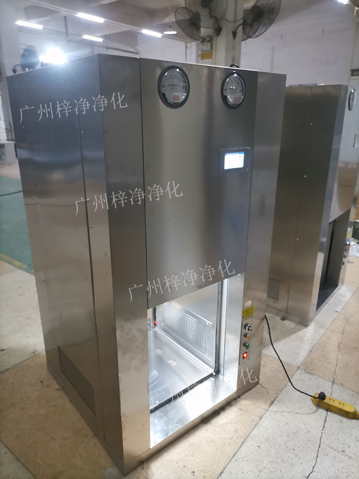 機器人機械臂傳遞窗是通過高精度的傳感器,實現機器人與傳遞窗的精準對接。 機器人機械臂傳遞窗是通過高精度的傳感器,實現機器人與傳遞窗的精準對接。