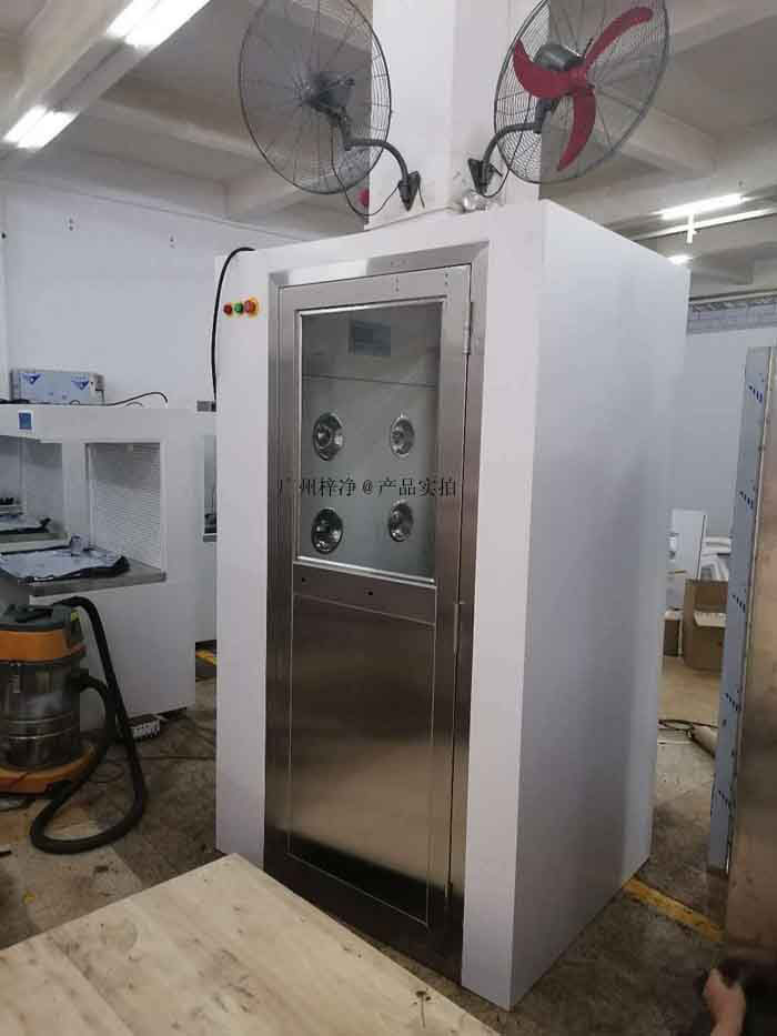 風(fēng)淋室主要用于凈化人員 風(fēng)淋室主要用于凈化人員