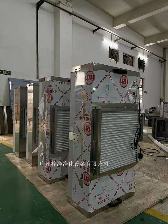 FFU是根據(jù)潔凈車間的面積和潔凈度等級,合理計算FFU的數(shù)量,確保每個區(qū)域都能達到所需的潔凈度。 FFU是根據(jù)潔凈車間的面積和潔凈度等級,合理計算FFU的數(shù)量,確保每個區(qū)域都能達到所需的潔凈度。