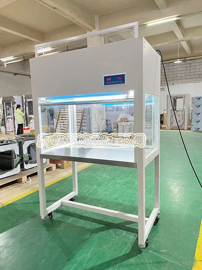 潔凈工作臺的尺寸應根據操作人員的需求而定，形狀一般采用矩形或圓形，便于操作。