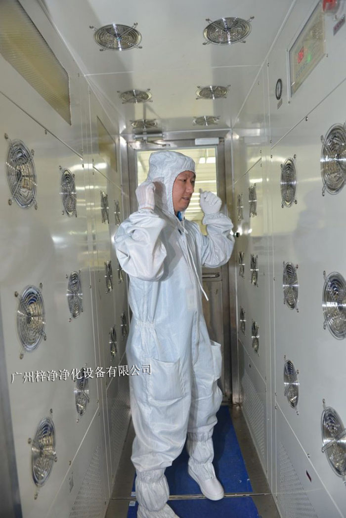 操作人員應嚴格按照風淋室的工作流程進行操作，不可隨意更改順序。