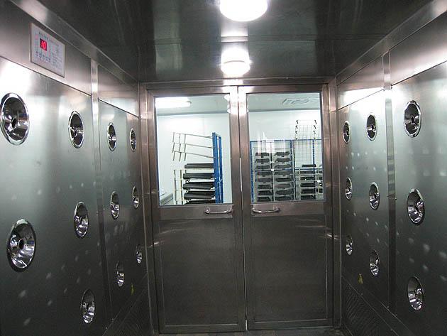 無(wú)塵車間風(fēng)淋室工作區(qū)圖片 無(wú)塵車間風(fēng)淋室工作區(qū)圖片